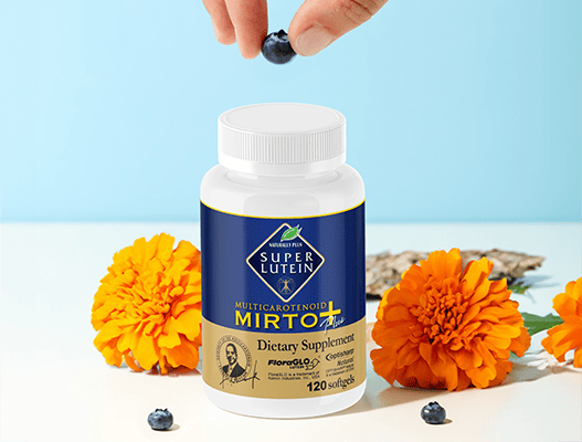 プロテインをシェイカーに入れる画像